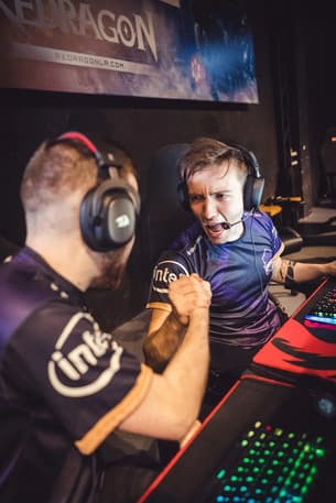 Apuestas Altas en los eSports: Navegando por torneos y estrategias de apuestas