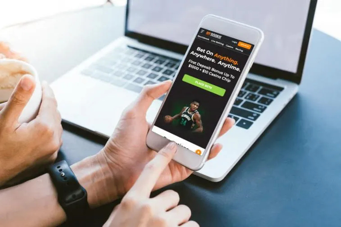 Tricks to stay safe when gambling using your mobile. Photo 2