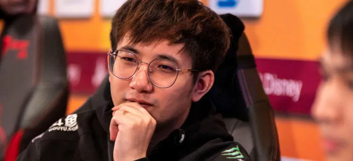 Estrada para Bucareste - Elephant. Photo 1