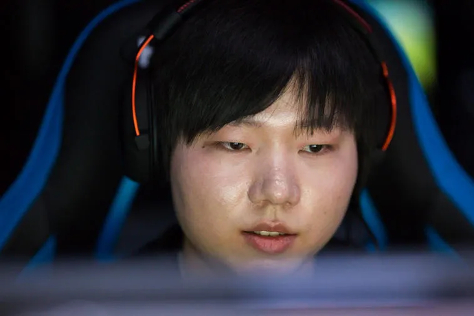 Estrada para Bucareste - Elephant. Photo 2