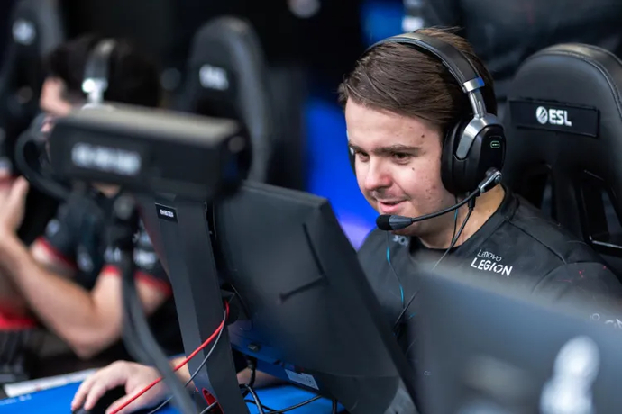 Complexity reach the first win at the tournament