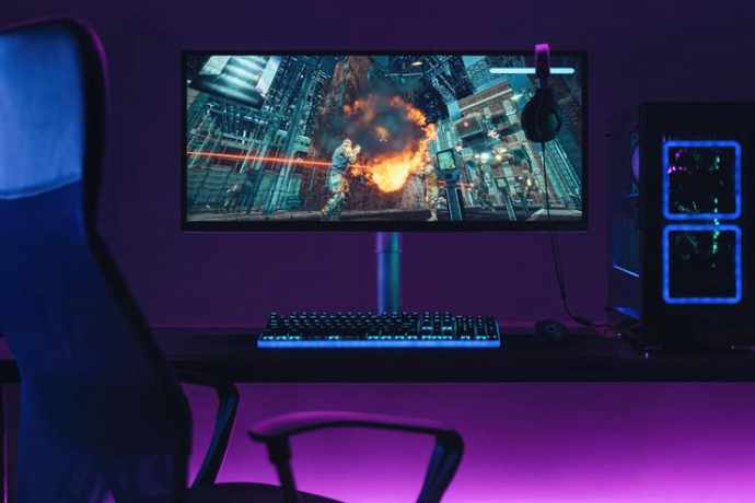 Curved Vs Flat Monitors - Which One Is Better for Gaming? 2