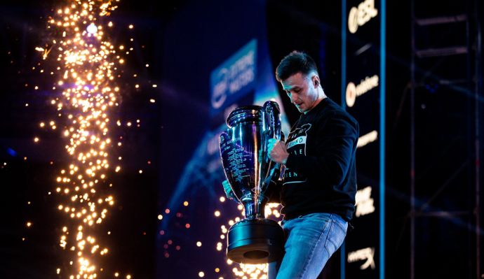Pasha_takes_out_the_cup_at_IEM_Katowice_Major_2019