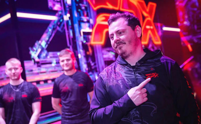 riimi korvaa FunPlus Phoenixin VALORANT Champions 2022 -messuilla. Kuva 1