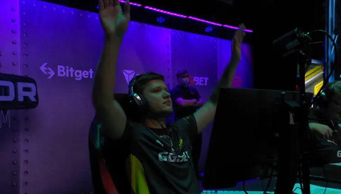 S1 mple beschwerte sich über das Hotelzimmer — ESL löste den Konflikt. Photo 2