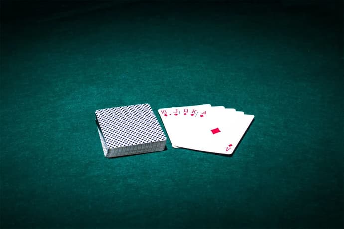 Que jogos de cartas são apresentados no PinCo Casino?