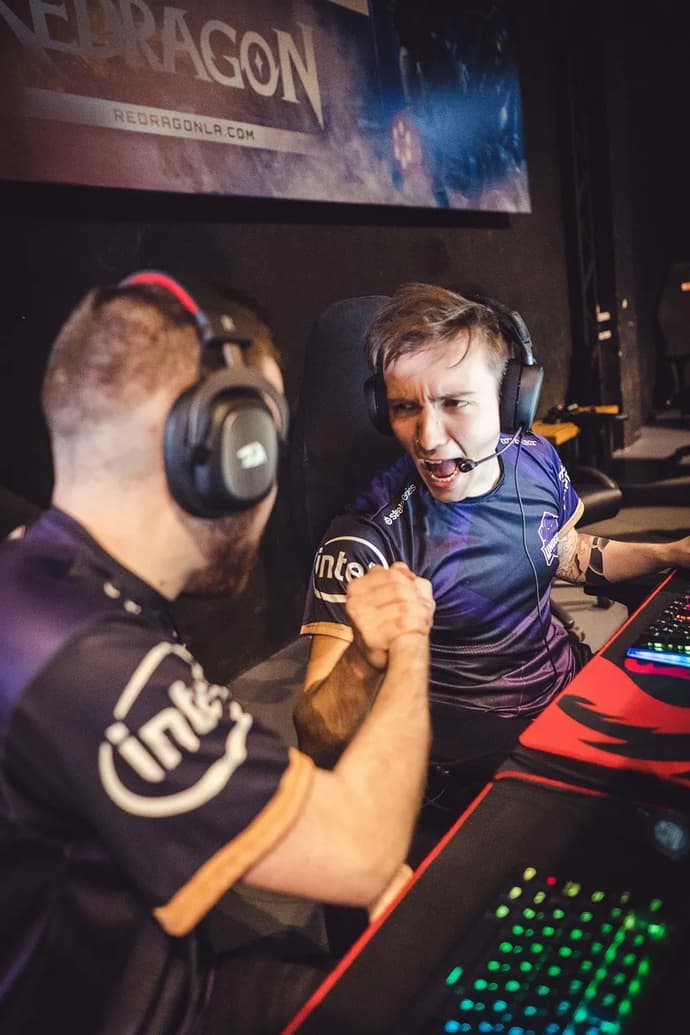 Apuestas Altas en los eSports: Navegando por torneos y estrategias de apuestas