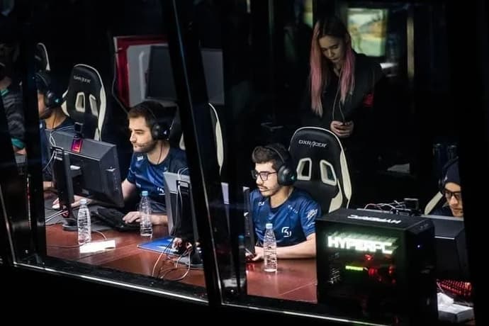 Jogo ligado, fax ligado: Melhorar a colaboração eGamer com tecnologia moderna